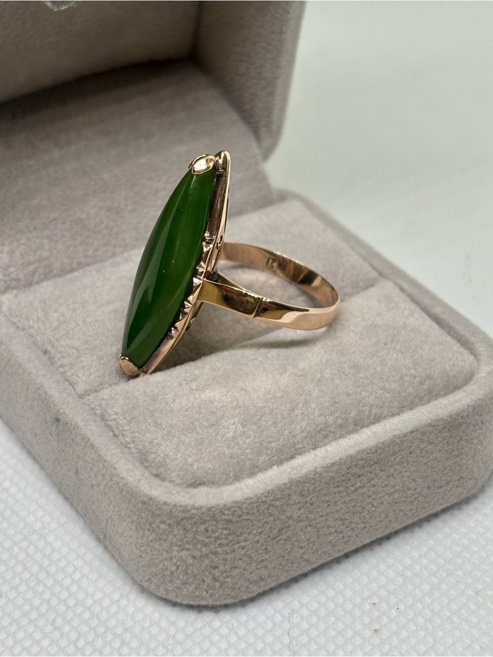Vintage 14K Yellow Gold Marquise Jade Ring, size 8